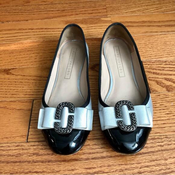 MARC JACBOBS SILVER LAMBSKIN LEATHER BALLET FLATS CAP TOE PATENT Women’s Size 8 - Picture 2 of 8